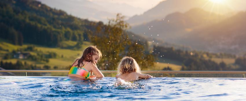 Zu sehen ist das Bild 1 zum Beitrag mit dem Thema: DIY Infinity Pool – Ratgeber & Tipps