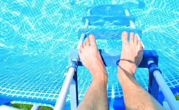 Zu sehen ist das Bild 1 zum Beitrag mit dem Thema: DIY PVC Pool Leiter bauen