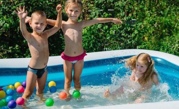 Zu sehen ist das Bild 1 zum Beitrag mit dem Thema: Planschbecken reinigen und sauber halten