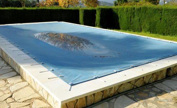 Zu sehen ist das Bild 1 zum Beitrag mit dem Thema: Poolabdeckung mit einer Plane machen