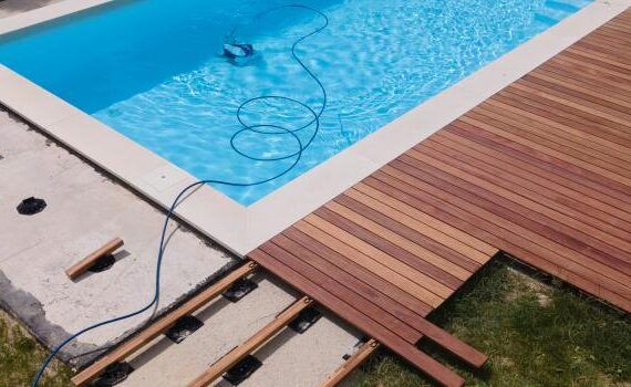 Zu sehen ist das Bild 1 zum Beitrag mit dem Thema: Pooldeck selber bauen
