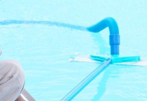 Zu sehen ist das Bild 1 zum Beitrag mit dem Thema: Skimmer Poolsauger: Anwendung & Empfehlungen